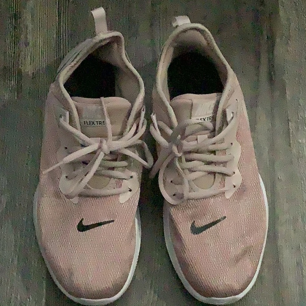 Nike Flex TR9 Womens Sneakers In a Dusk Pink